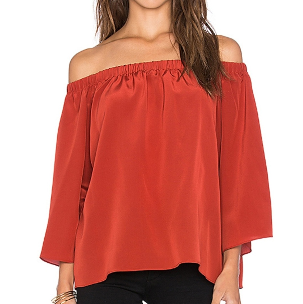 AMANDA UPRICHARD  silk off shoulder top